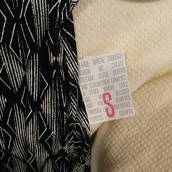 LuLaRoe Perfect T - Picture 3 of 5